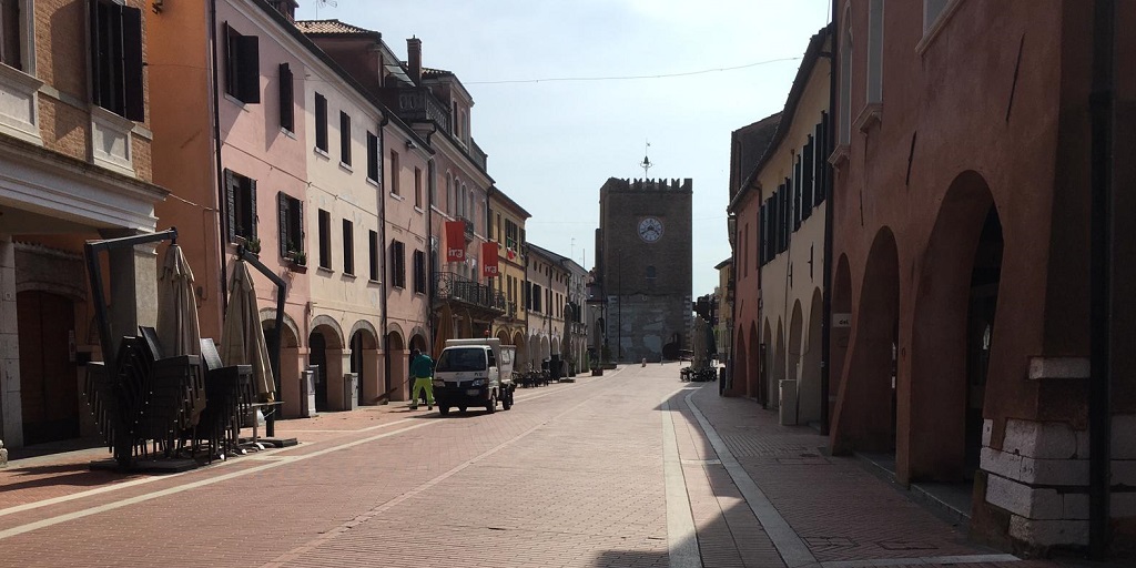 AteneoVeneto's tweet photo. #raccontacidite. "[...] Se guardiamo la storia, ogni grave #epidemia, ogni catastrofe collettiva è preceduta da un periodo oscuro di grave mancanza di #valori etici ed è seguita da una ripresa morale, economica e religiosa [...]" Cecilia Dolcetti, Socia https://t.co/ryTrrTfkzP. https://t.co/TKJ1r2T9DB