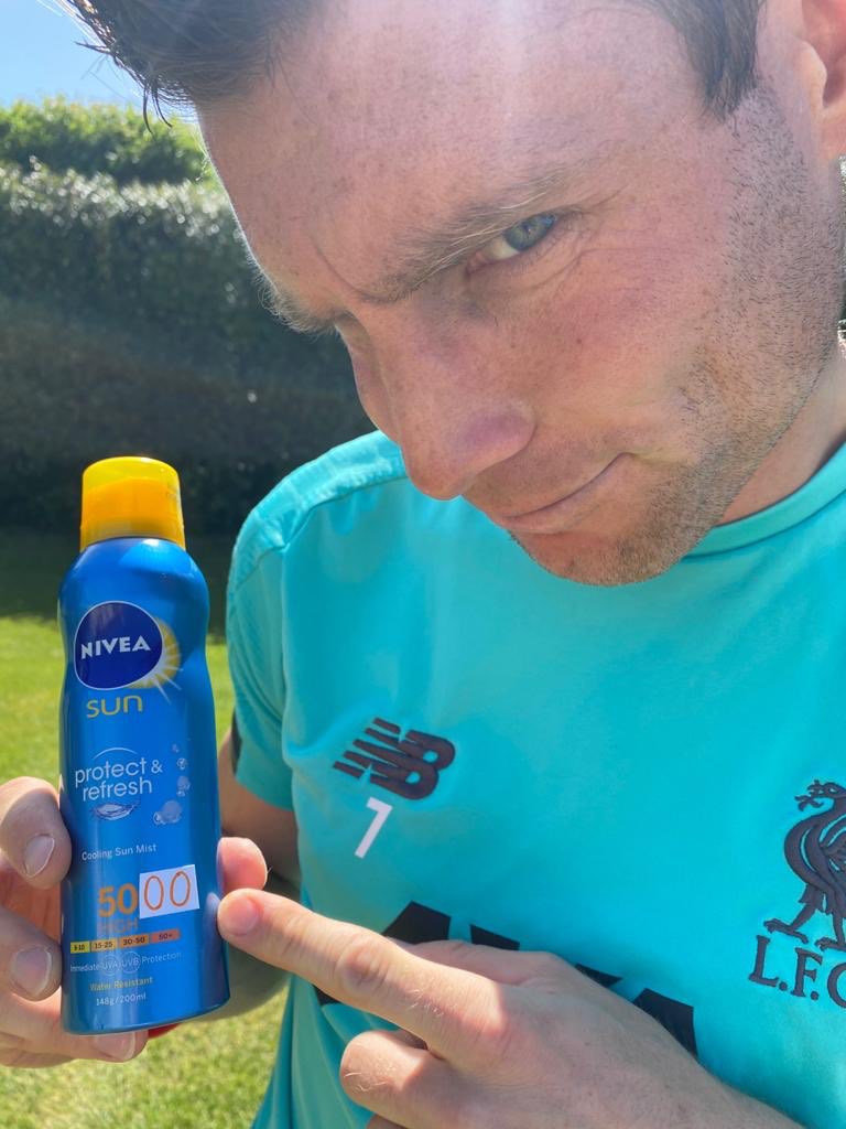 JamesMilner's tweet photo. Don’t worry Robbo, I’ve got you covered mate ☀️ 
#middaysesh 🔥
#leftbackcover 
#shouldbeenough https://t.co/BF3gUn6GzS