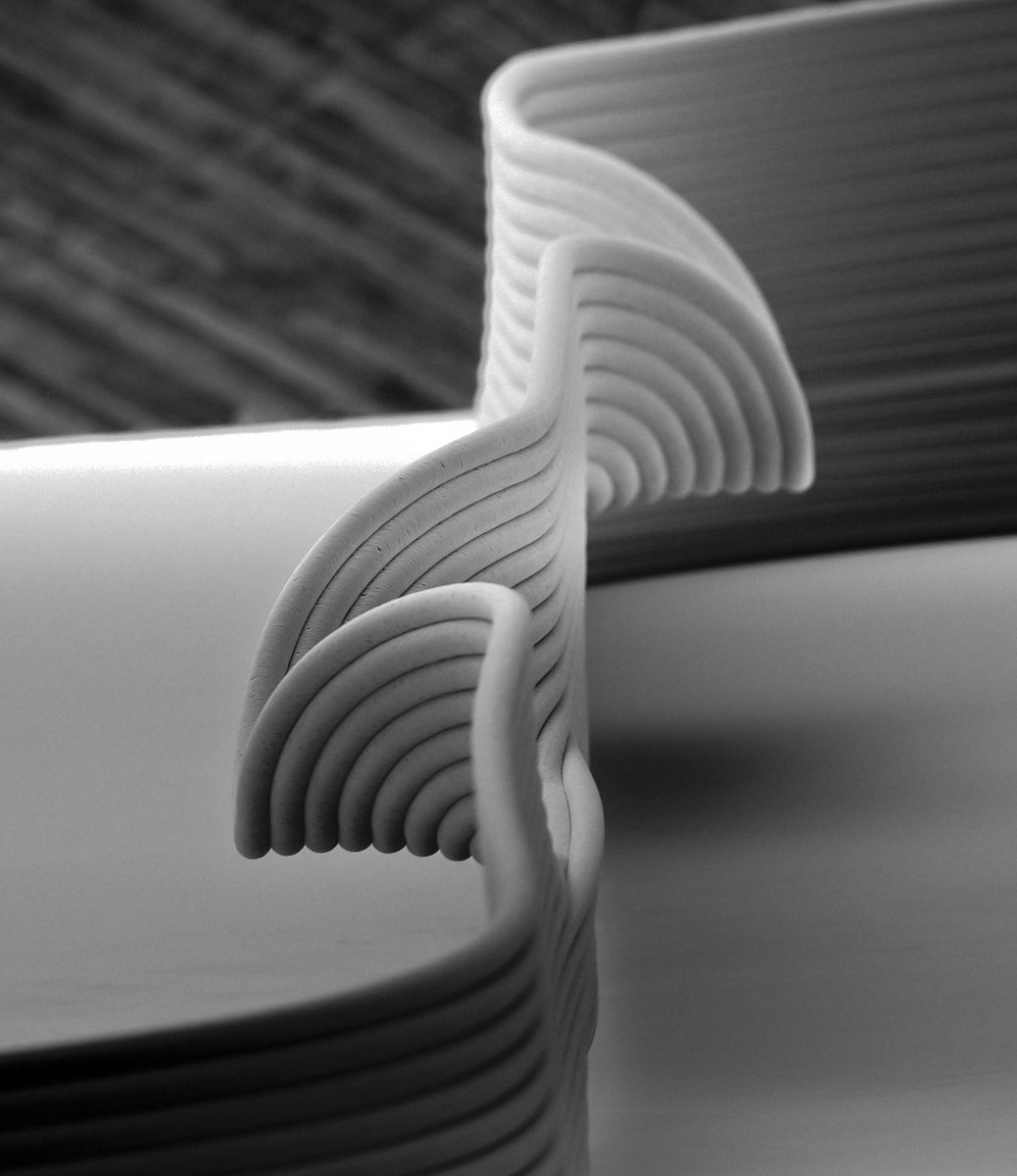 How is this new paper in Advanced Materials different? doi.org/10.1002/adma.2… changes a fundamental which unlocks geometric freedom for melt electrowriting. Instead of direct-writing fibers directly on top of each other, the fiber-on-fiber position can be controlled....