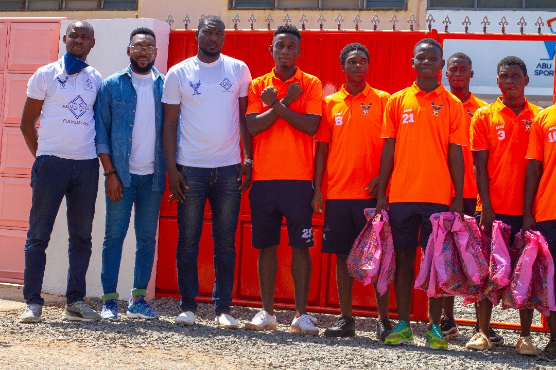 TemaUnitedFC's tweet photo. As part of the Eid Celebration, The Abu Group Foundation and Tema United Football Club shared some food to street kids and the aged in the community https://t.co/N2j6dZ6DNs