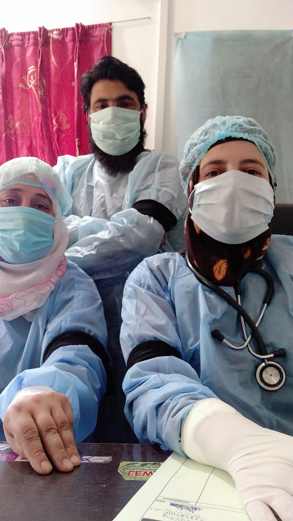 of_consultant's tweet photo. Today doctors and paramedics held a dignified protest at their workplaces in response to rising incidents of police harassment of doctors and other healthcare providers in the valley. https://t.co/5WTQji4PxO