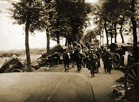 28 May 0030hrs "Orders received for unit to move to Ploegsteert Woods. Travelled very slowly during night - road blocked with British/French vehicles & guns. 210 Bty established one OP to cover river and another on left flank to observe towards Wanneton."  http://www.boltonswar.org.uk 