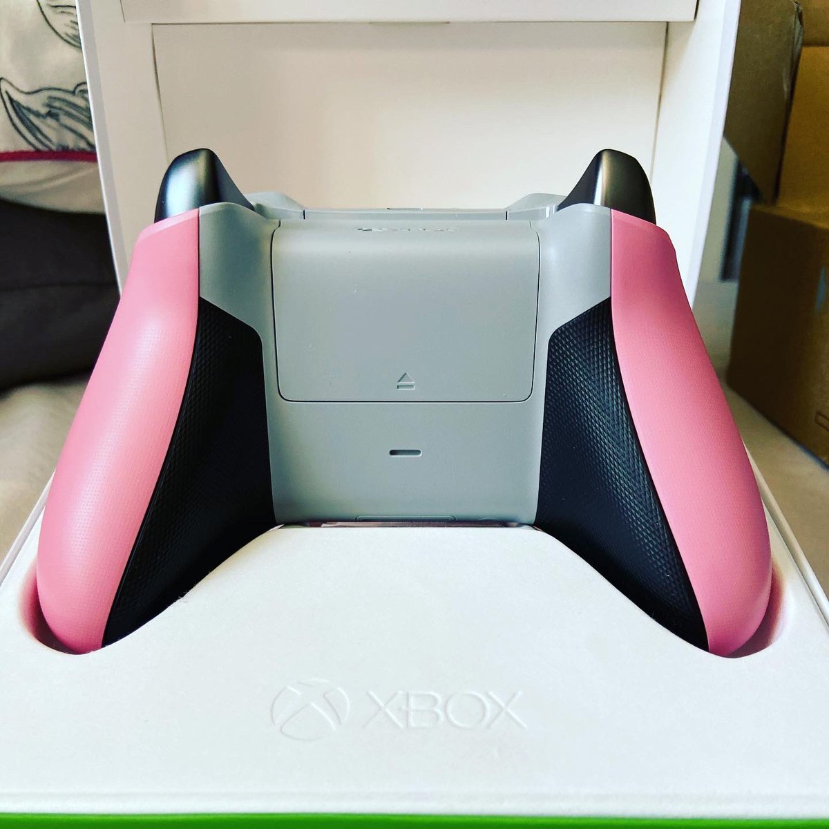 YukkyPea's tweet photo. Oh my gosh itβs here! I literally feel so grateful that someone actually bought this for me! Words cannot even explain how Iβm feeling π
. I cannot WAIT to use this later
YP π€
#Twitch #Streamer #TwitchStreamer #CustomisedController #Pink #Grey #Silver #White #Grips #YukkyPea https://t.co/LQuggrjTIM