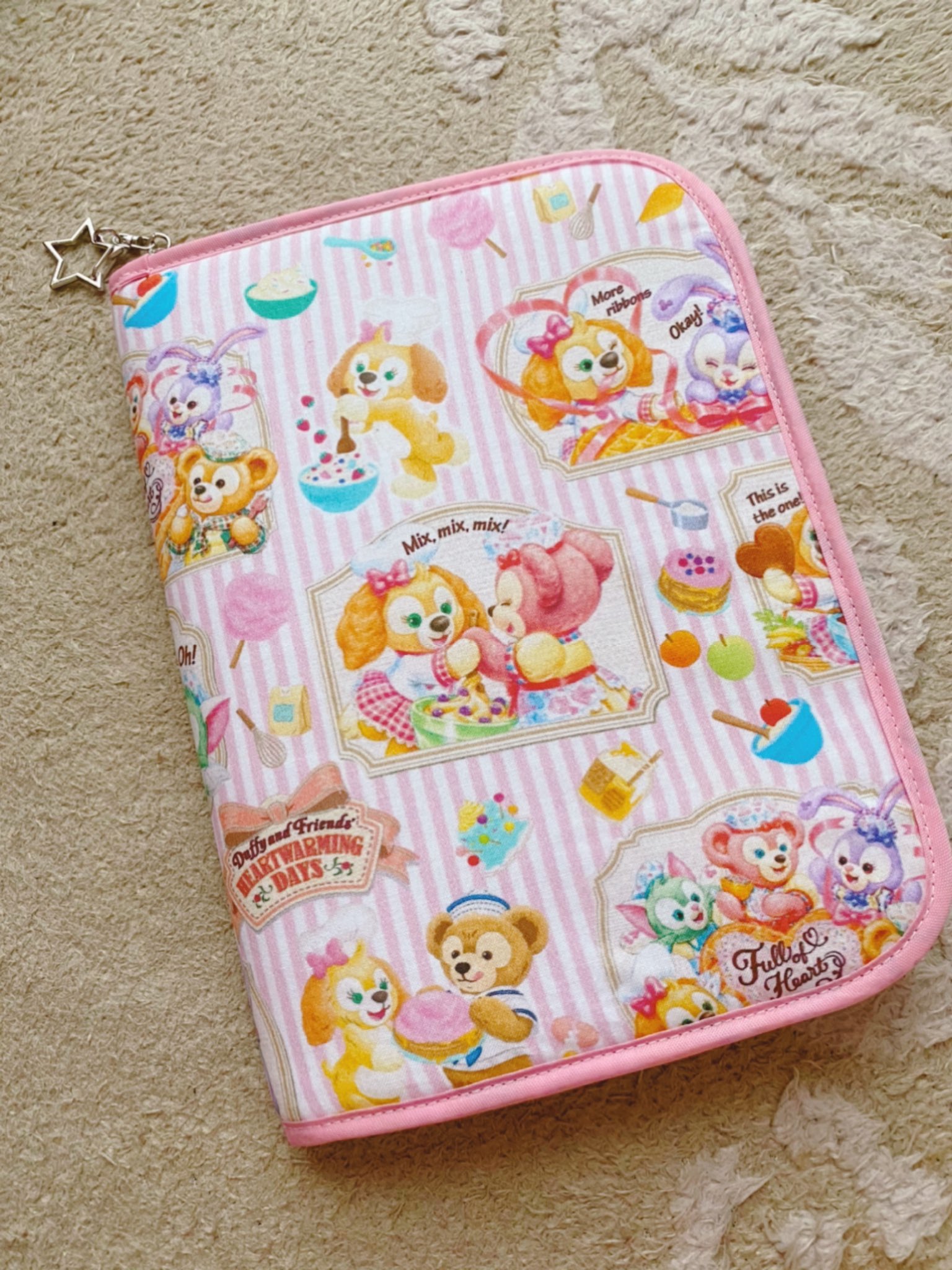 𓇼 Yuka 𓇼 Auf Twitter メルカリでダッフィーのマルチケース購入 やっと母子手帳入れれる 上はケアベア使ってたけどダッフィー デカいな笑 𓇼 Yuka 𓇼 Auf Twitter メルカリでダッフィーのマルチケース購入 やっと母子手帳入れれる 上はケアベア使ってたけどダッフィー デカいな笑
