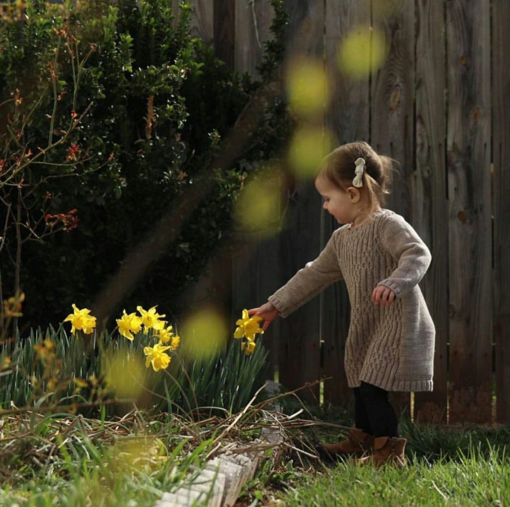 ••
   
صبآح الخير ..
لأن الصباح 
بسمة رضا  
و نبض جديد بأنفاس جديده 
إِملأ روحك تفاؤلاً 
و انظر الى يومك كأنه
أجمل يوم في حياتك  
فالسعاده لا تُشترى
 أنت من يصنعها .

🦋