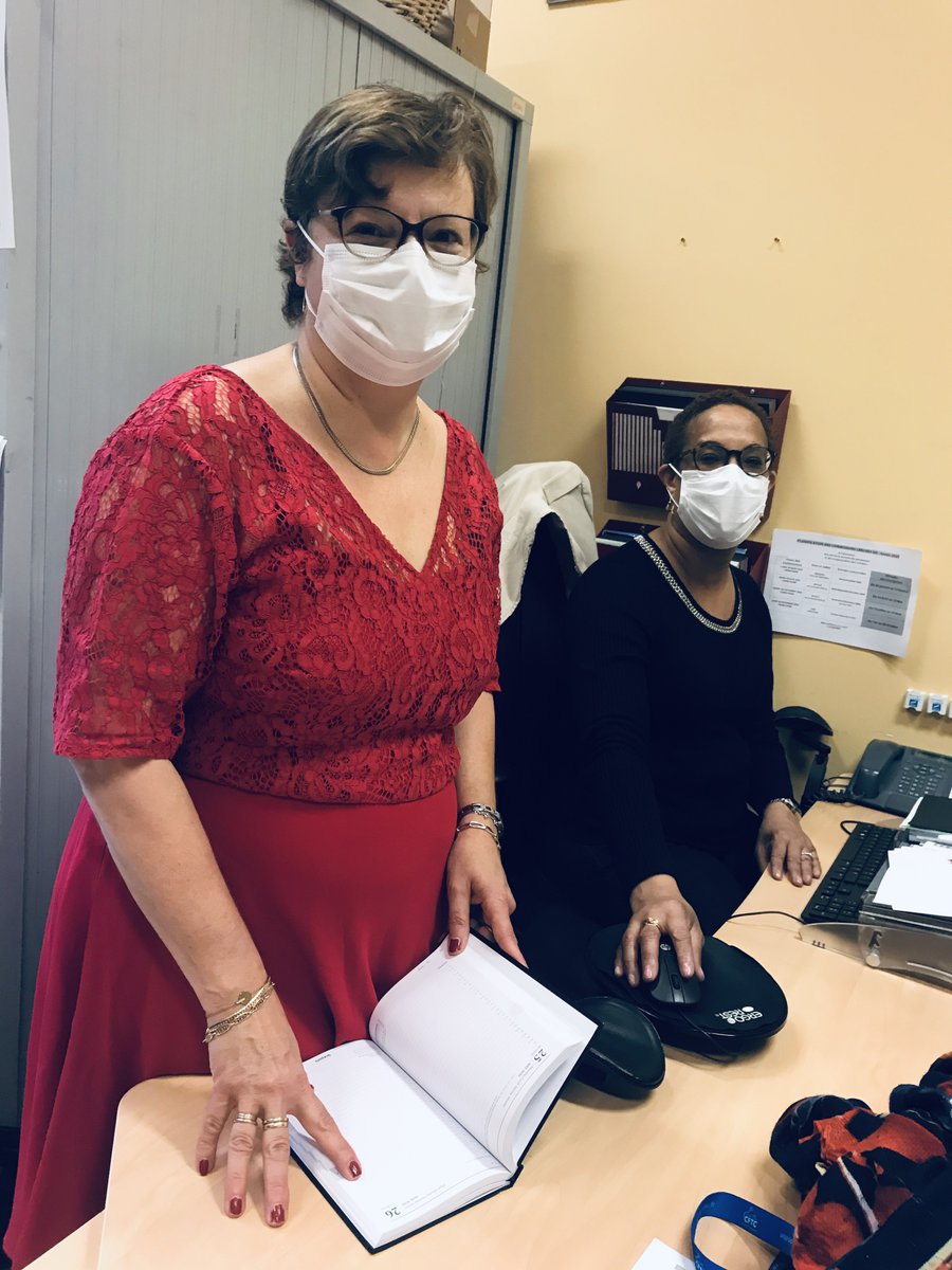 hopitalbichat's tweet photo. Francine, Rolande et toute l'équipe du service social du personnel de l'@hopitalbichat @APHP sont présentes aux côtés des professionnels de l'hôpital pour les accompagner dans leurs problématiques au quotidien et toujours avec le sourire, même derrière les masques ! 😷😀 https://t.co/dkFciJFNLu
