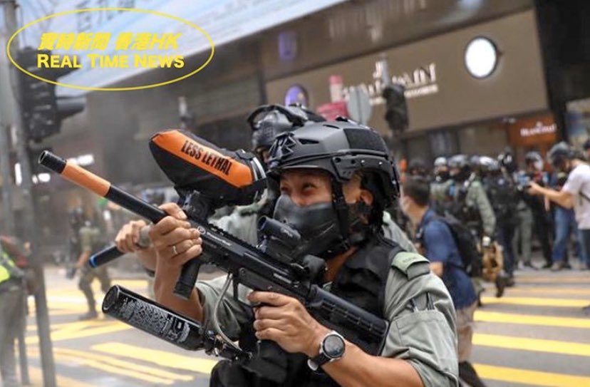 yeelokwang64's tweet photo. They are #HKPoliceTerrorists. With that horrible smile on his face, it is very clear to see that they don’t have humanity, they just enjoy using forces on those unarmed citizens.😡
#HongKongProtests https://t.co/KkUym2PgvW
