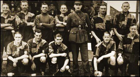 Most of the Bolton Wanderers football team served in 53Regt. Harry Goslin is credited with destroying four tanks during the withdrawal to Dunkirk. All but one of the players who served in 53rd survived. Goslin was killed in 1943.  @OfficialBWFC  #Dunkirk80  https://spartacus-educational.com/BOLTONcgoslin.htm