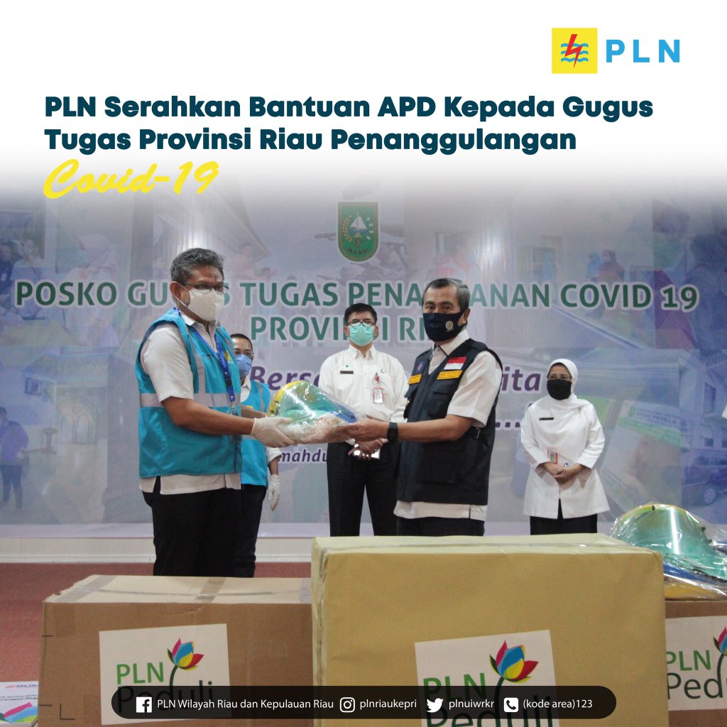 plnuidrkr's tweet photo. Pekanbaru (27/05) - PLN Unit Induk Wilayah Riau dan Kepri selaku Koordinator Satgas BUMN Tanggap Bencana Provinsi Riau kembali menyerahkan bantuan 76 Set Paket Alat Pelindung Diri (APD) lengkap kepada Gugus Tugas Penanganan Covid-19 Riau di Gedung Daerah Balai Serindit. https://t.co/jTfMGST9js
