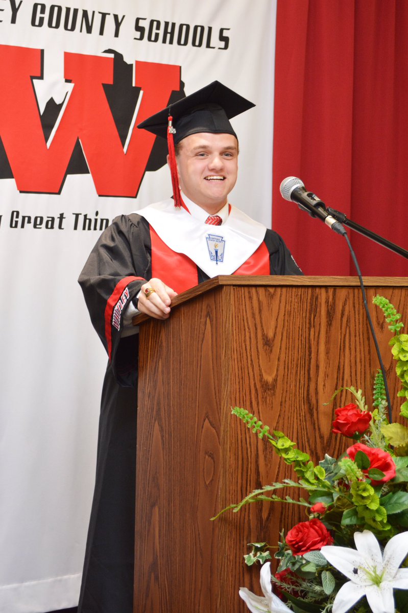 WCHS350's tweet photo. I’d like to give a #ColonelPride shout-out to all of those who made the WCHS graduation ceremony a fantastic event.  Specifically, I would like to commend @CraigHensley13 and @reece_halcomb21 on their purposeful and extraordinary graduation speeches.  I couldn’t be more proud. https://t.co/tfXR7Mi31U