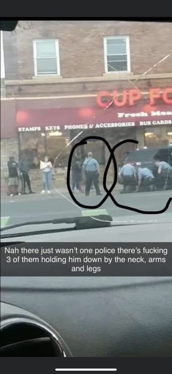 Fj743's tweet photo. All those 4 policeman are criminals 4 against unarmed man. 
#ICantBreathe 💔😭
#JusticeForGeorgeFloyd https://t.co/eBuOll80dk