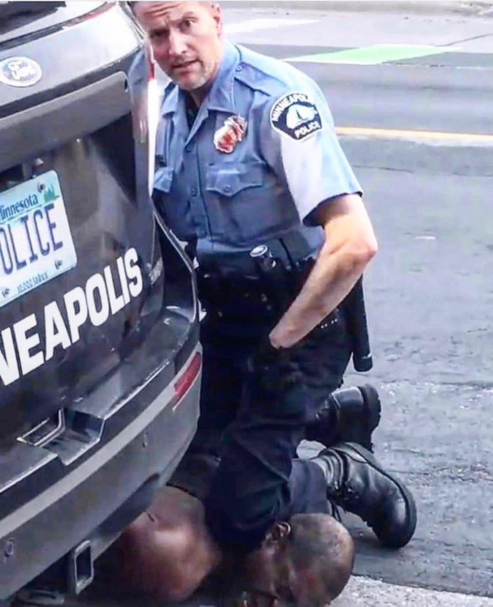 Fj743's tweet photo. All those 4 policeman are criminals 4 against unarmed man. 
#ICantBreathe 💔😭
#JusticeForGeorgeFloyd https://t.co/eBuOll80dk