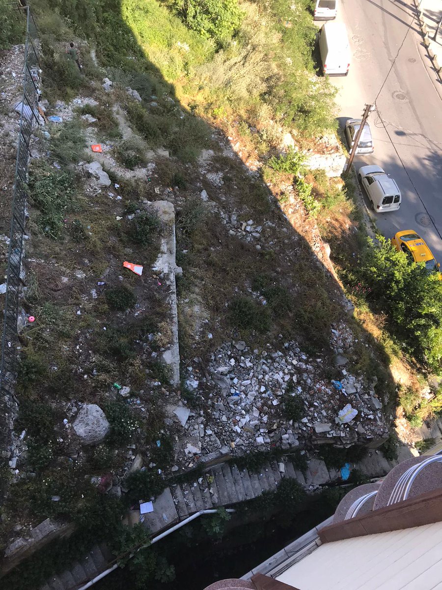 snurozer's tweet photo. @GOPBelediyesi sayın yetkili,
islambey caddesi yolu üzerinde ki boş arsa için;
Yıllardır bu arsanın temizlenip, bu çevrede yaşayan apartman sakinlerine sağlıklı ve yeşillik dolu bir alan kazandırmak adına desteklerinizi bekliyoruz, mailinizde gerekli dilekçeye ulaşabilirsiniz. https://t.co/mVt9I6bYJ8