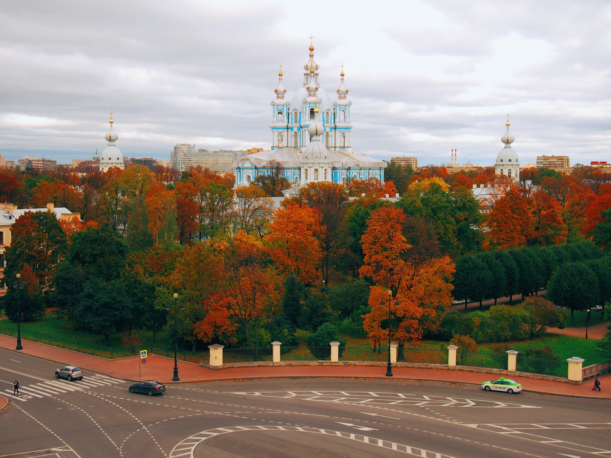 Смольный собор осень