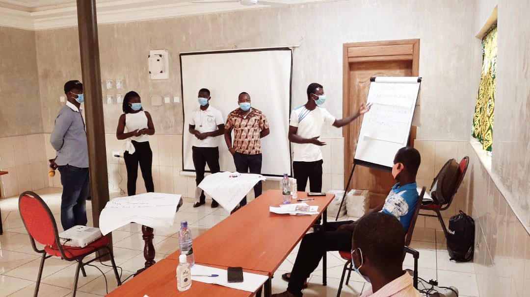 Solidaridad_wa's tweet photo. A two-week ToT workshop for cooperatives on climate-smart cocoa production, gender and financial literacy begun on Monday at Sefwi Wiawso in the Western North region of Ghana. The training was organized under #CORIPII.
#CORIPII is funded by @NLinGhana https://t.co/Zp0Ds8Lr0U