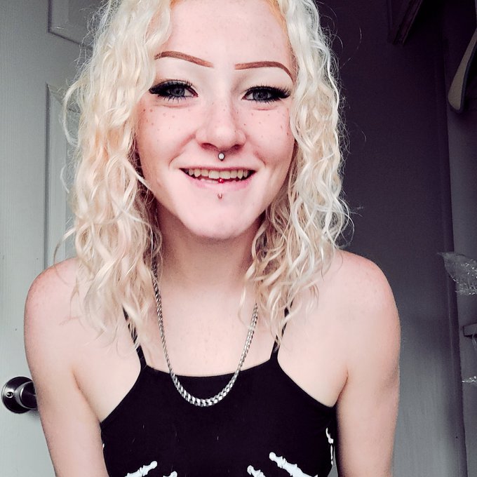 Hey !!! Guess what? ITS MY FUCKING BIRTHDAY YOU FILTHY ANIMALS https://t.co/nw6Tp6xAg9<a href="/tag/fall"class="tags"><span>#fall</span></a>