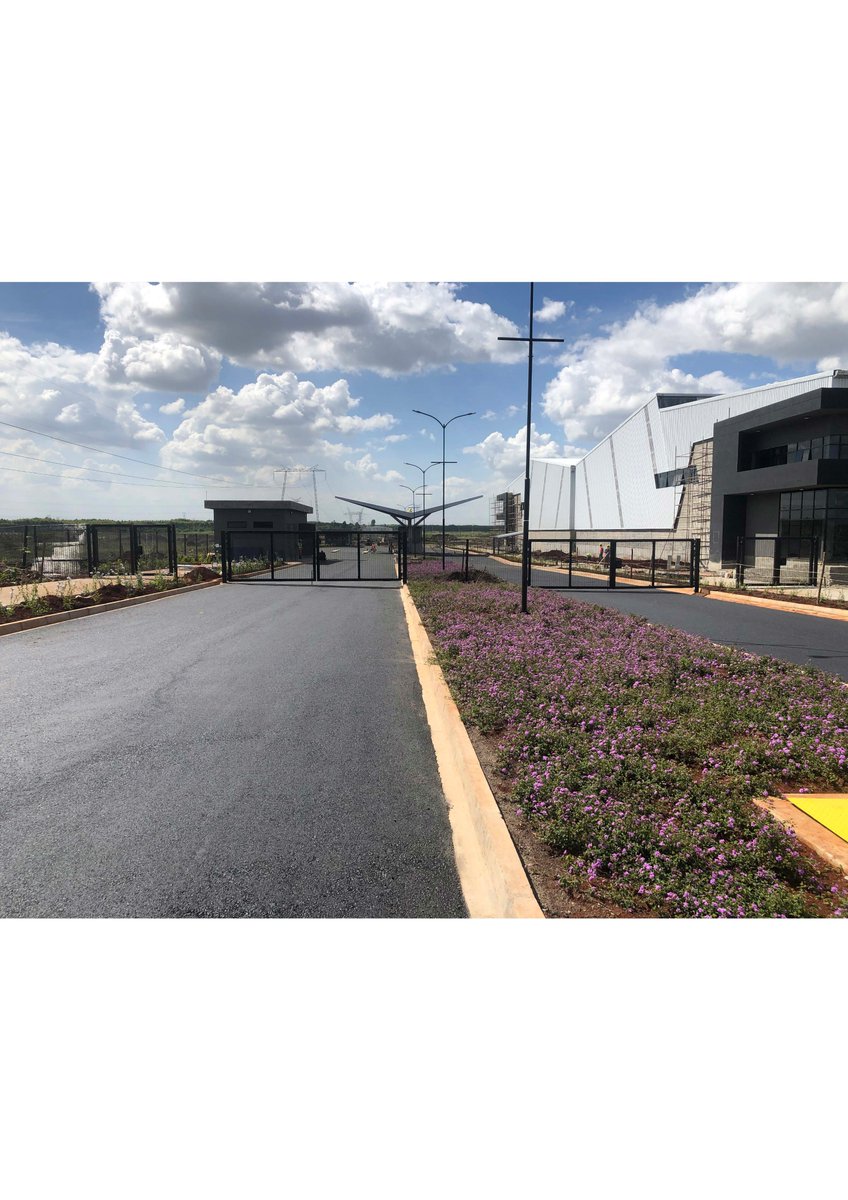 WeAreImprovon's tweet photo. Here are some shots of the gatehouse at Nairobi Gate Industrial Park as well as the first 5000m² warehouse, which is nearing completion. For leasing enquiries, contact us on +254 723 711711. #TheImprovonDifference #Kenya #Nairobi #WorldClassWarehouse #logistics #warehouse https://t.co/euY60GfZMD