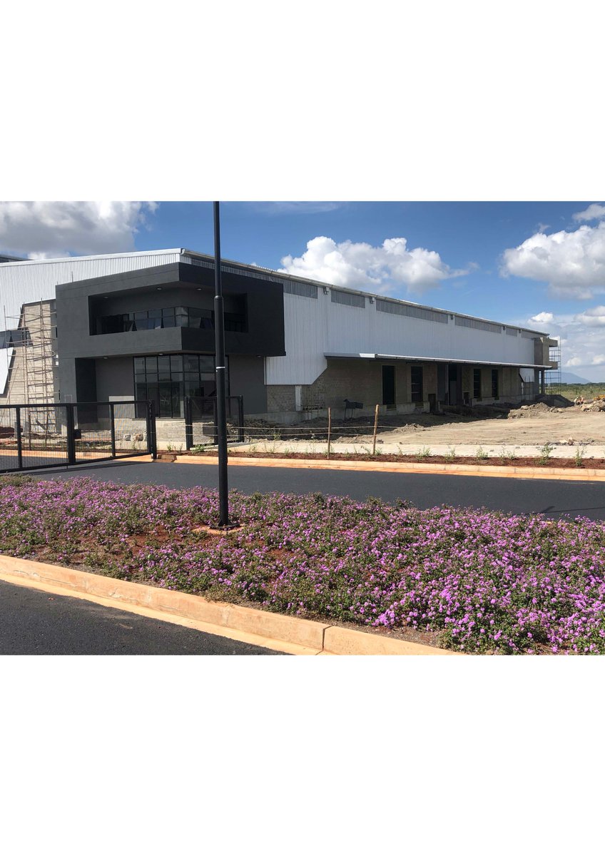 WeAreImprovon's tweet photo. Here are some shots of the gatehouse at Nairobi Gate Industrial Park as well as the first 5000m² warehouse, which is nearing completion. For leasing enquiries, contact us on +254 723 711711. #TheImprovonDifference #Kenya #Nairobi #WorldClassWarehouse #logistics #warehouse https://t.co/euY60GfZMD