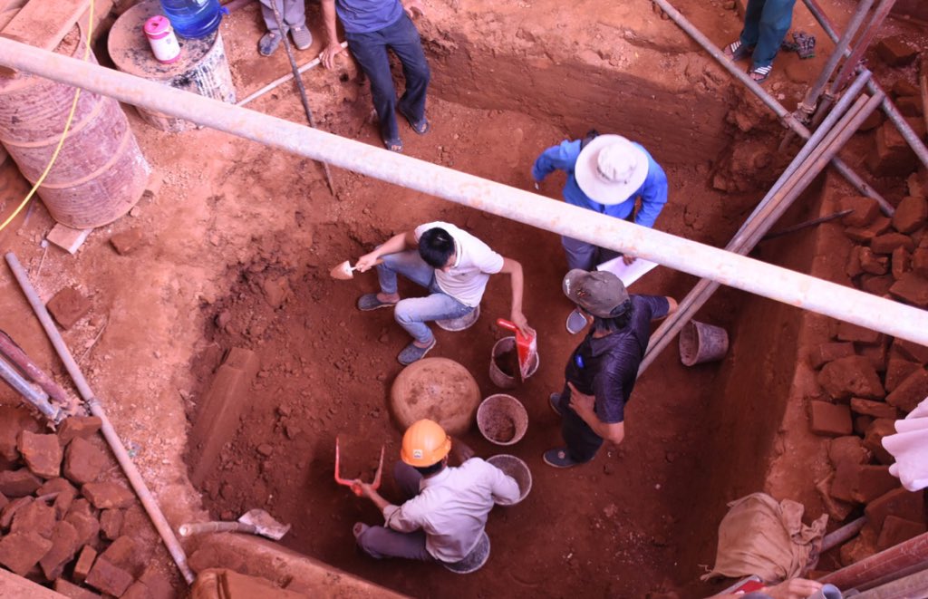 vinod_bansal's tweet photo. Our global religious cultural & civilizational connect rediscovered by @ASIGoI .
Monolithic sandstone Shiv Linga of 9th c CE is latest find in ongoing conservation project at #ChamTemple Complex, #My_Son in #Vietnam
आखिर भारत ऐसे ही विश्व गुरु नहीं कहलाता था!! https://t.co/fbiH742Bw4
