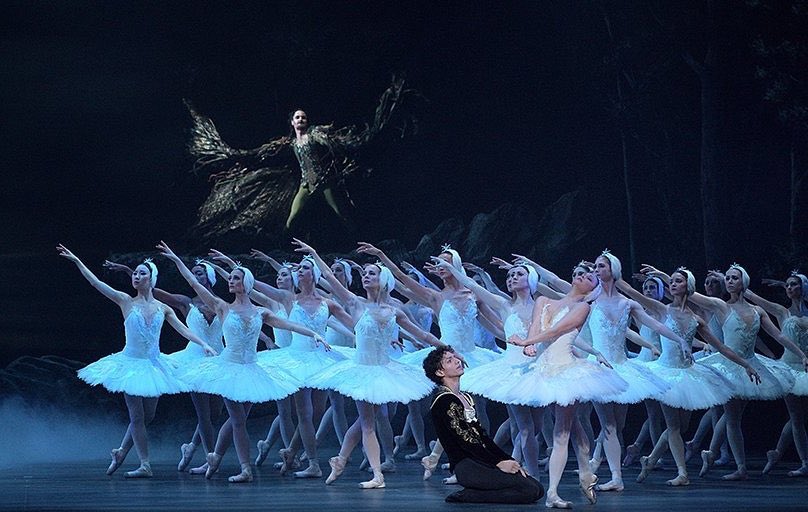 Es Hoy!!! @ENBallet #WednesdayWatchParty #SwanLake only available for 48hrs on #EnglishNationalBallet #YouTube and #facebook channels