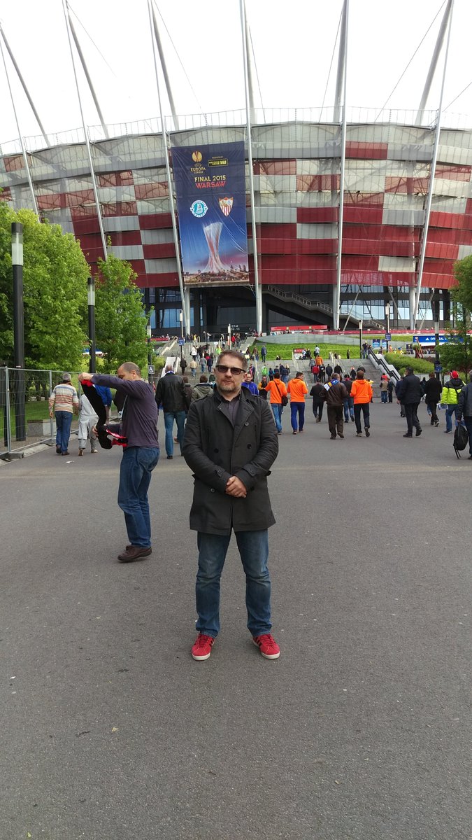 sardroid's tweet photo. Super wspomnienie sprzed dokładnie 5 lat :) Finał Ligi Europy w Warszawie sponsorowany przez @htc i te reklamy #HTCOneM9 🙂💚 https://t.co/jXawDenHhk