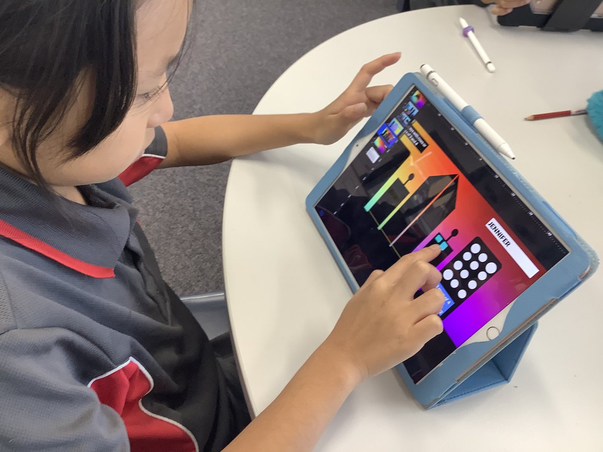 mrslindseyalle1's tweet photo. Teaching arrays to enhance my Ss understanding of multiplication 😊 they loved building an array city on #keynote #everyonecancreate #Mathematics #appleteacher #AppleEDUchat https://t.co/NwfNVJMYHI