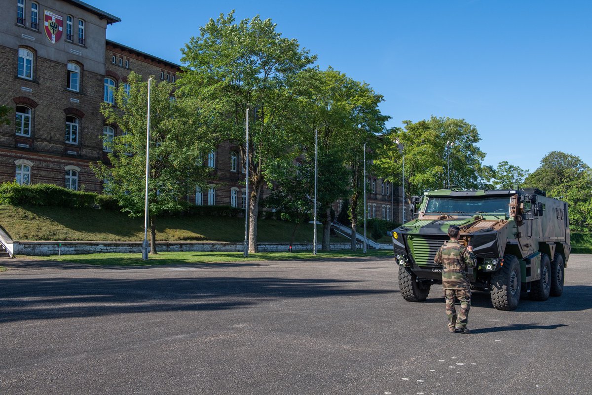armeedeTerre's tweet photo. Les #Griffon arrivent au #1RI !
Atouts majeurs : protection des combattants, blindage plus performant, tourelleau téléopéré et capteurs de dernière génération ✅
À votre avis, à quel emblématique blindé succède-t-il ?
#MatosTerre https://t.co/fxswbySodq