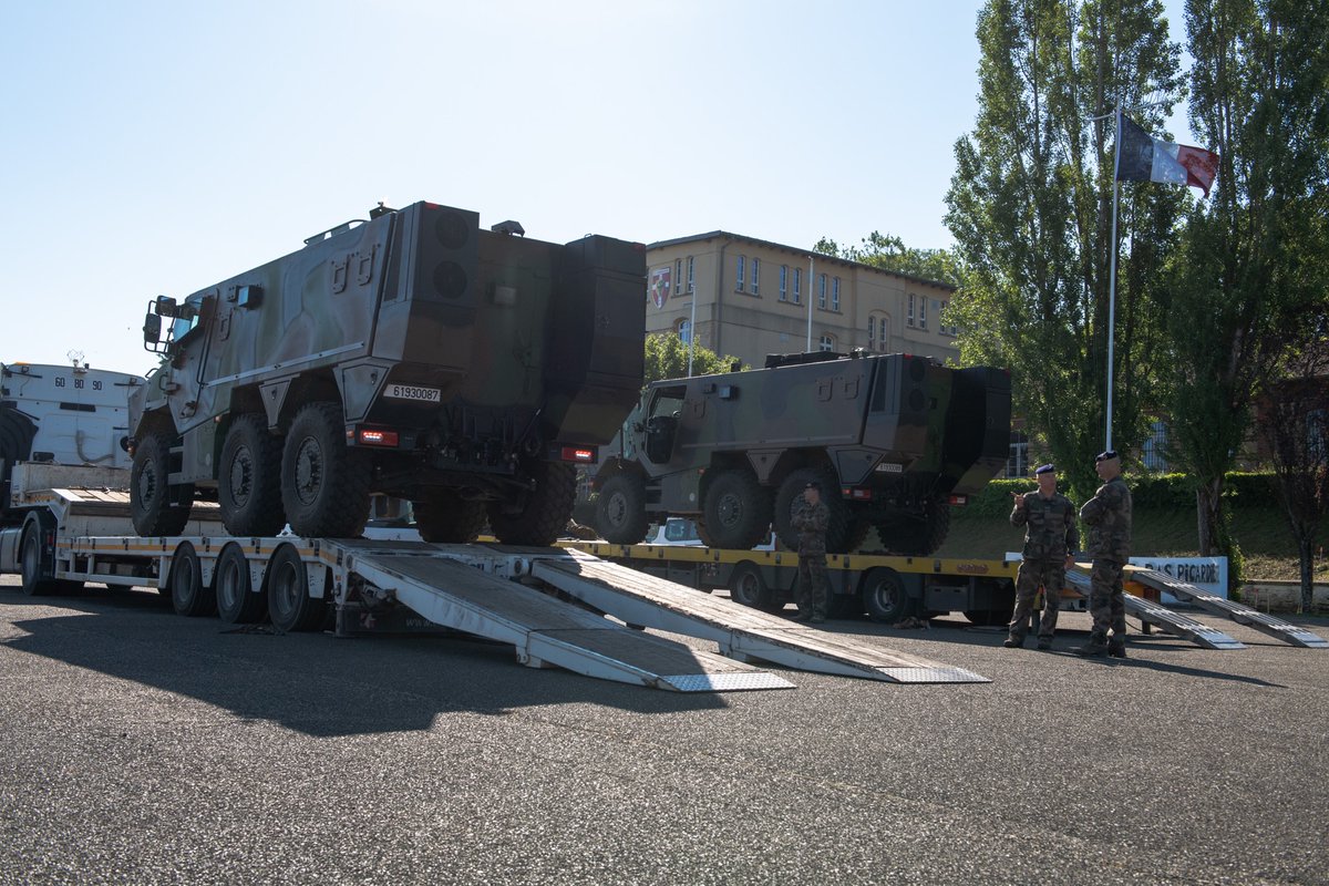 armeedeTerre's tweet photo. Les #Griffon arrivent au #1RI !
Atouts majeurs : protection des combattants, blindage plus performant, tourelleau téléopéré et capteurs de dernière génération ✅
À votre avis, à quel emblématique blindé succède-t-il ?
#MatosTerre https://t.co/fxswbySodq