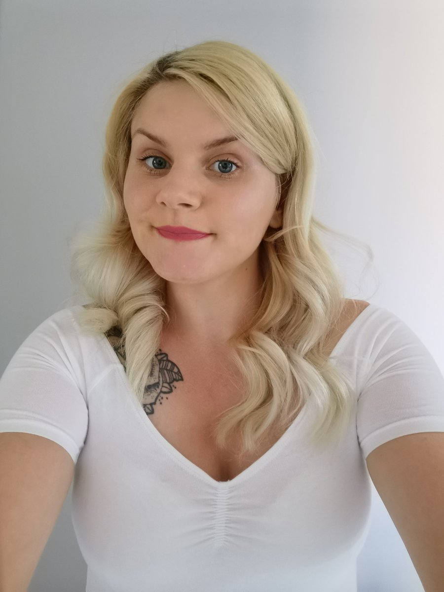 Lornykinss's tweet image. Get changed! You&apos;re you too!  #goinghomechecklist @NurseDickson @Theresajeanesme #studentnurse