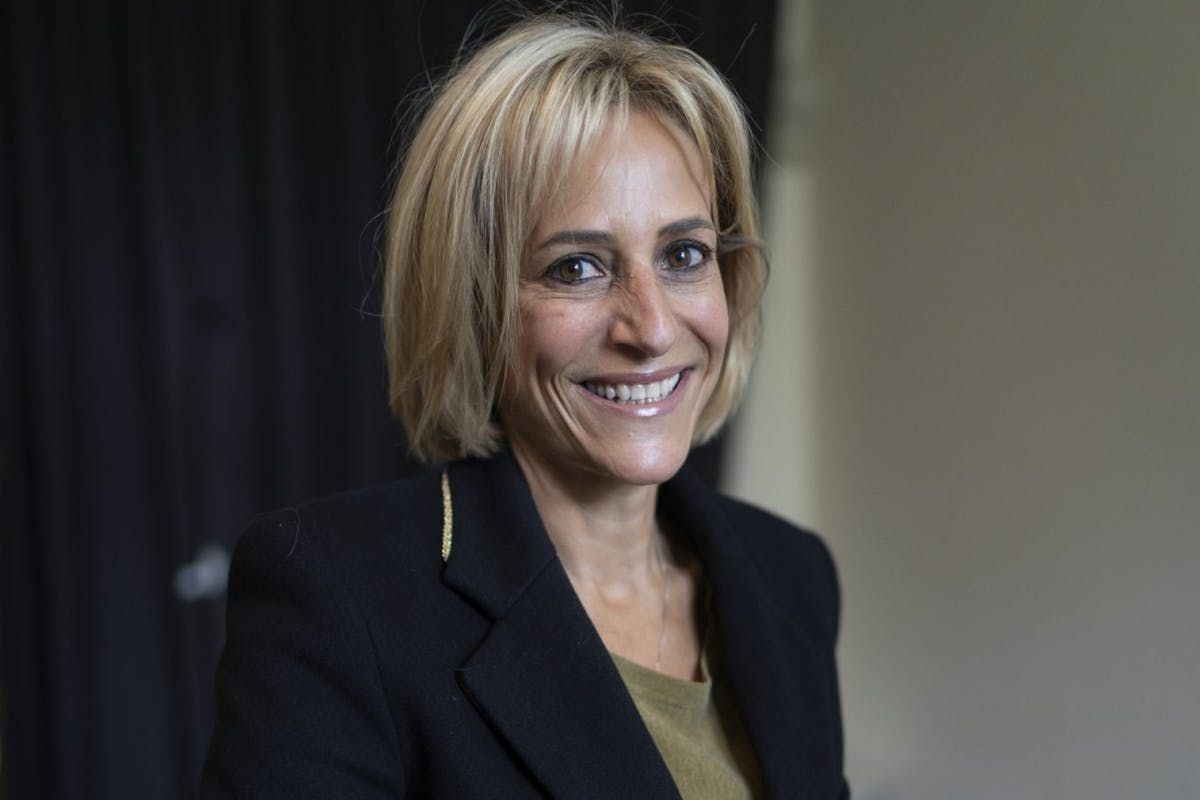 StylistMagazine's tweet photo. . #EmilyMaitlis just shut down the government's response to the #DominicCummngs scandal in 53 seconds: https://t.co/q1tNTz4QLm @maitlis #newsnight https://t.co/G69gB5zm82
