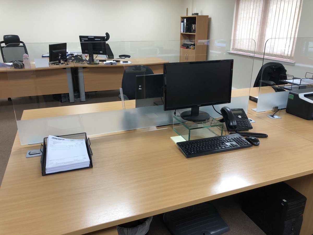 Did you know that our #PPE screens are tailor made to you? We can #manufacture them for toughened or laminated #glass, as well as incorporate your company #brand if you'd like. Visit our website to learn more: specialistglass.co.uk/ppe-glass-scre… 
#workplacesafety #socialdistancing #offices