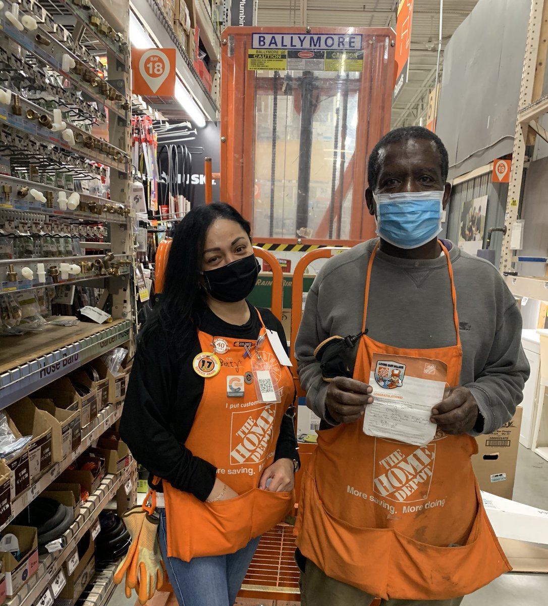 rodriguezp0412's tweet photo. Recognizing Larry for all his hard work... keep up the good work 🌟⭐️👏🏽 ⁦@0963SM_Charlie⁩ ⁦@LourdesPerry⁩ ⁦@Tino_Longobardi⁩  ⁦@ChristopherNJ⁩ https://t.co/rwK7e6ROQX