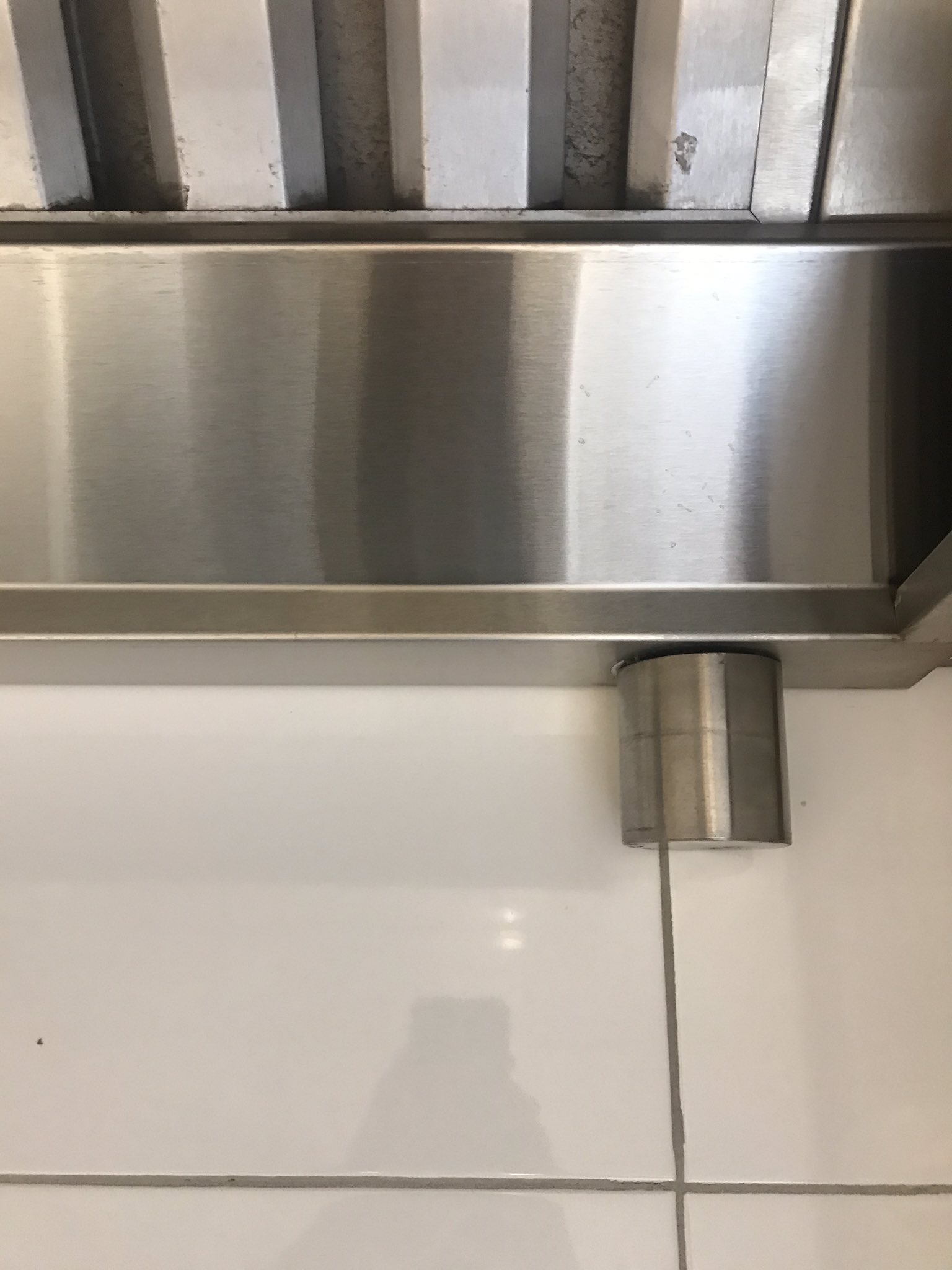 فهد الجمعة A Twitter تجربتي مع مروحة شفط لمطبخ القلي Dirty Kitchen مدخنة ستينلس ستيل بجودة عالية ومروحة شفط ماركة Greenheck أمريكية الصنع قوة شفط عالية مع فلاتر دائمة قابلة للتنظيف ومصيدة للزيوت يعيبها أن تكلفة المواد والتركيب عالية بحدود ٦٠٠٠