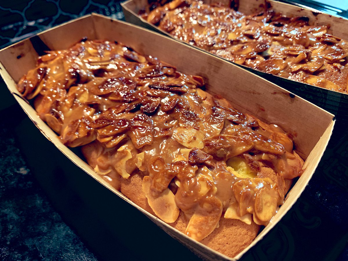DtmKiyo's tweet photo. 夕飯食べるにはそこまでお腹すいてないという理由でこんな時間にケーキ焼きました。
美味そう(๑´ڡ`๑) https://t.co/OCZneWla6A