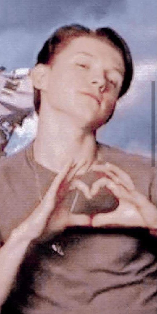 Tom Holland as Robert Downey Jr a thread