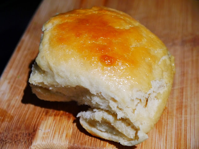 Being home, during quarantine, I never realized how easy it was to whip up some rolls, for dinner, verses heading to the store. We LOVE the King's version #Hawaiianrolls &amp; this recipe is a pretty darn good replica!

Copycat King's Hawaiian Roll&gt;&gt;bit.ly/3ejuMyg

#recipes