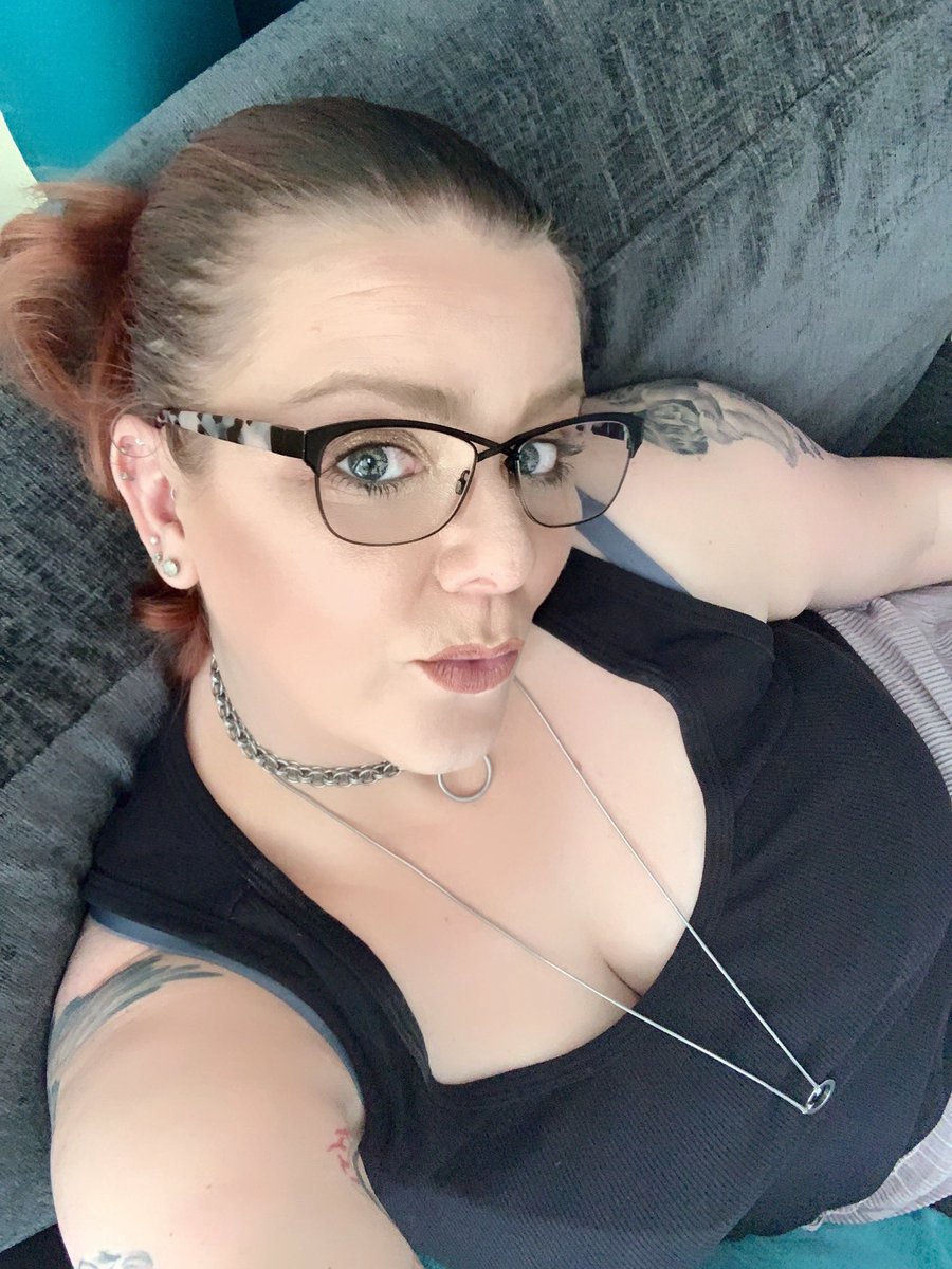 RosieMaryBush's tweet photo. Can you tell I spent most of the night rolling around my bed in pain? 😢
#MakeUpIsMagic https://t.co/aylXRTII98
