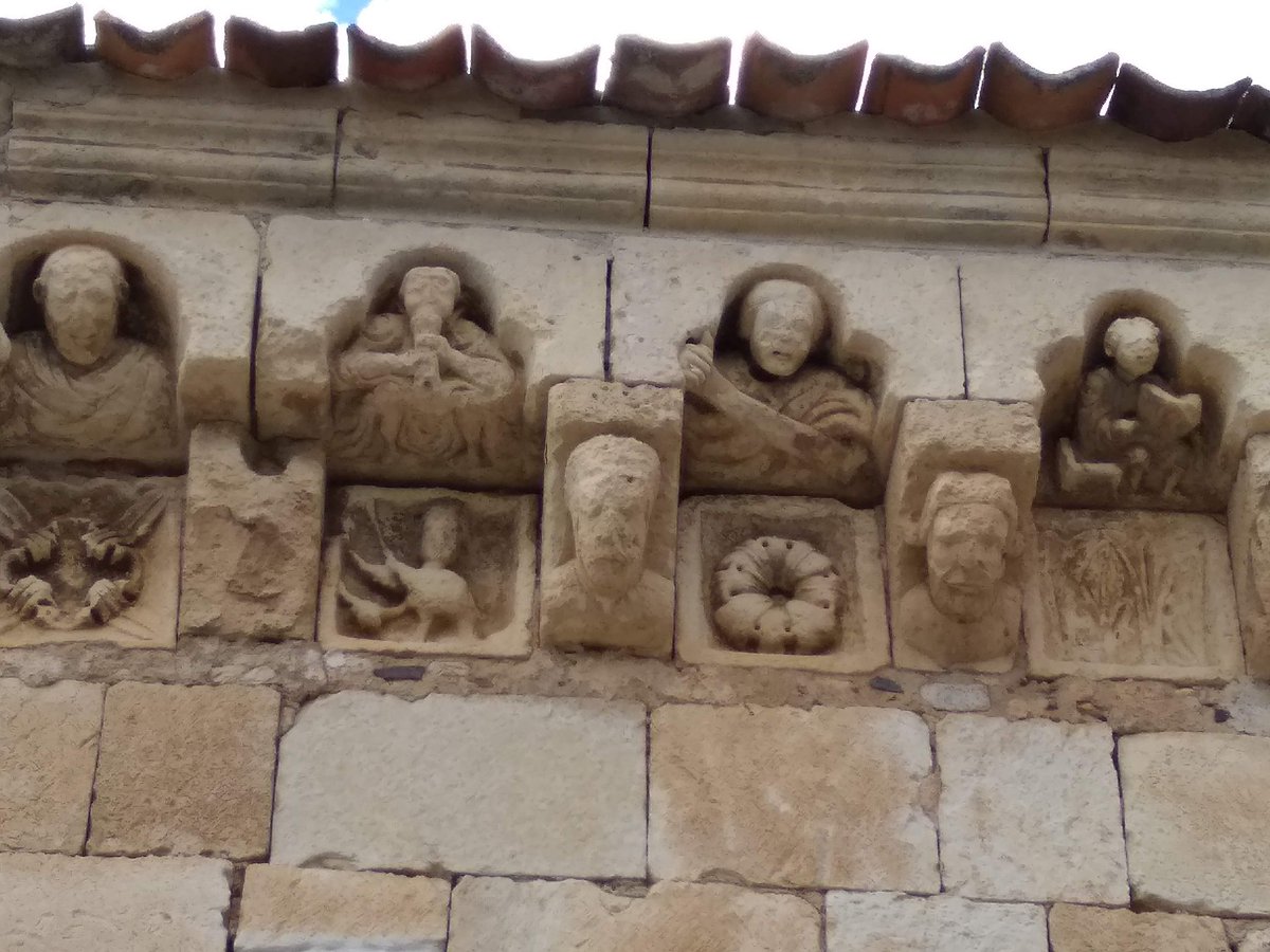 And the last one from Saint Michael's in Sotosalbos. On the right we see a scholar studying.  #AnimalsInChurchesHour  #PeopleAtWorkInChurches