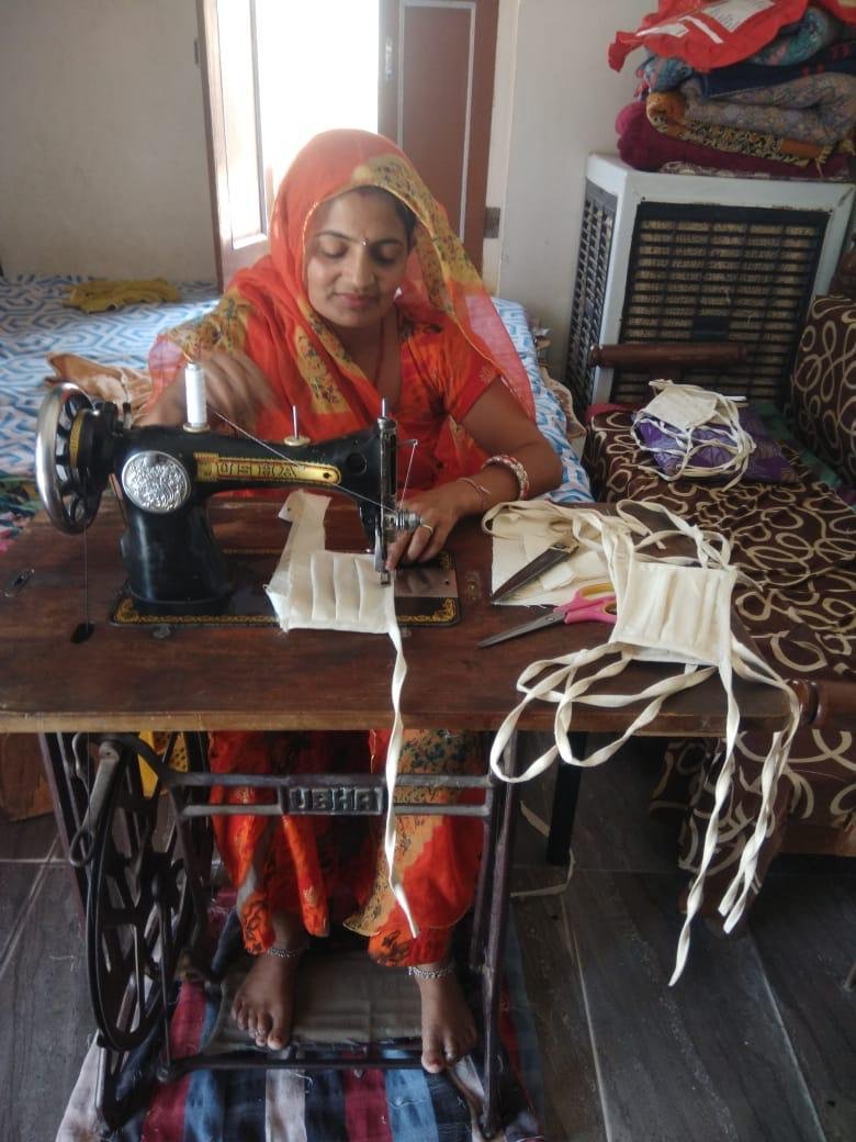 Stitching India's safety shield, #FromHomeForHealth. 

As part of @WEP_NITIAayog's #MaskingItUpwithWEP initiative, ten home-based workers from Soumya Boutique completed the order placed by @ForestEssential for cloth masks. 

A few glimpses of their handiwork 📸