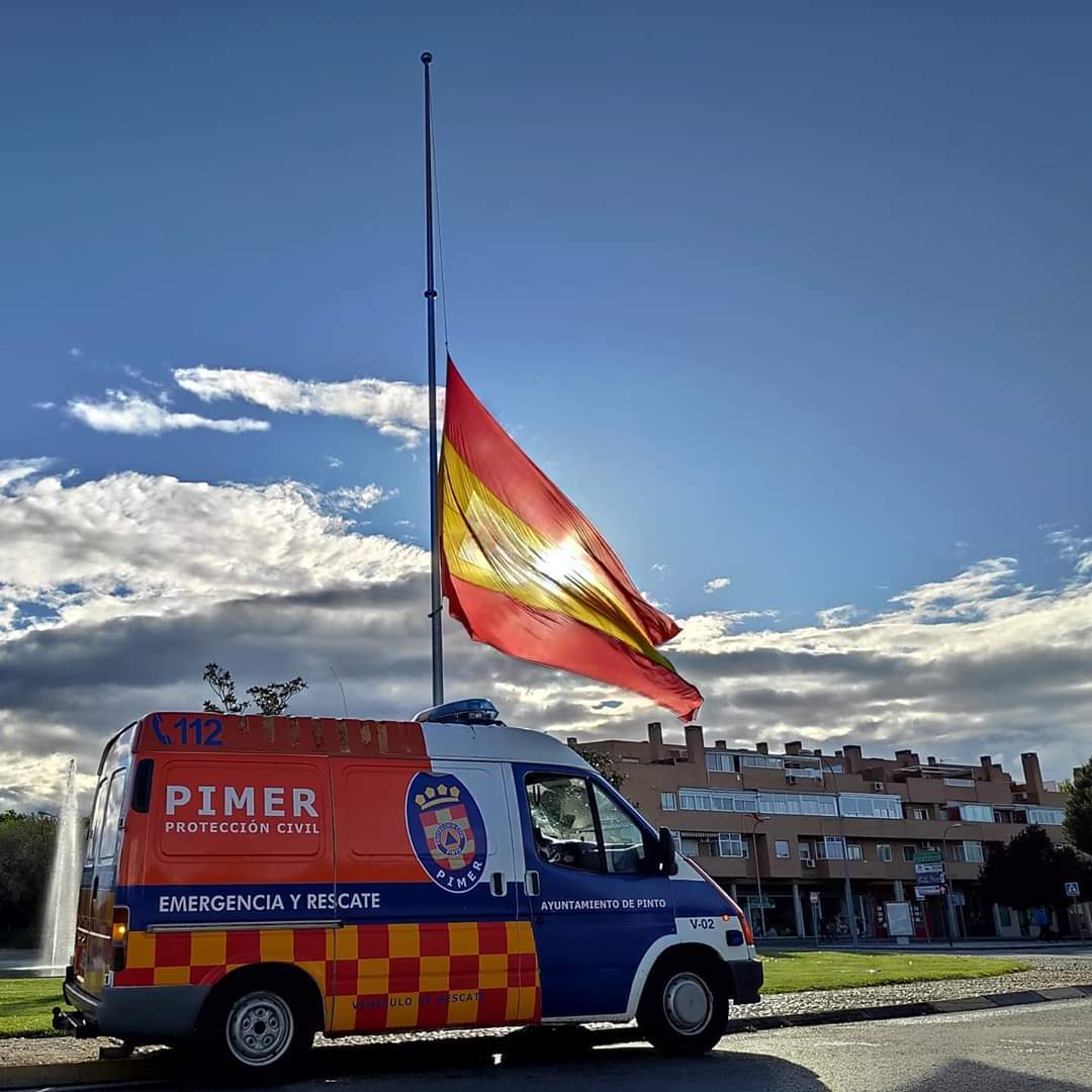 pimer_pc's tweet photo. El Consejo de Ministros ha declarado diez días de luto oficial en España por las víctimas del Covid-19 que ha comenzado este miércoles 27 de mayo a las 0:00 y durará hasta el próximo 6 de junio también hasta la media noche.

Los #voluntarios de @pimer_pc nos sumamos a ese luto. https://t.co/Ps7EM65ozf