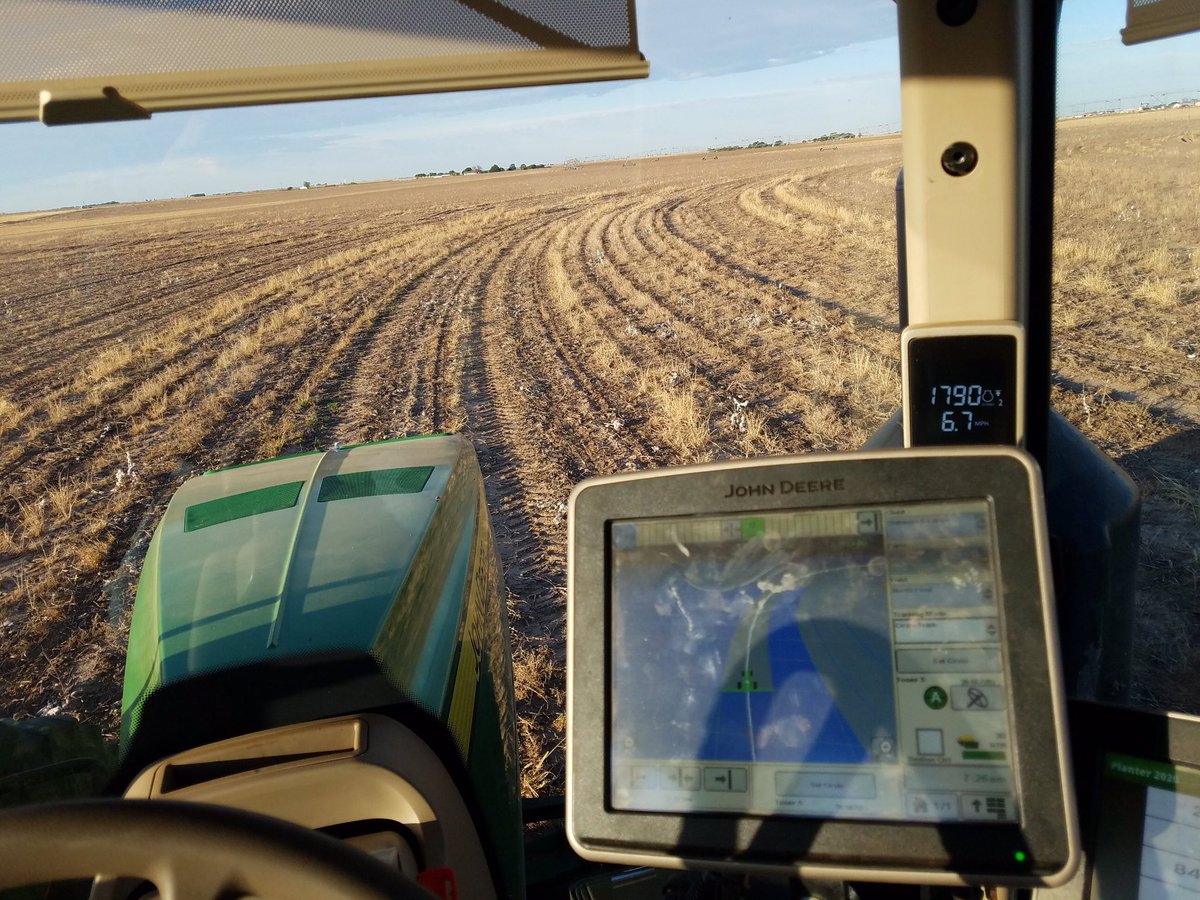 1470Kdhn's tweet photo. Cotton planting near Lubbock #agriplexreport #listenlive #kdhnradio.com https://t.co/Aid15ZvvRC