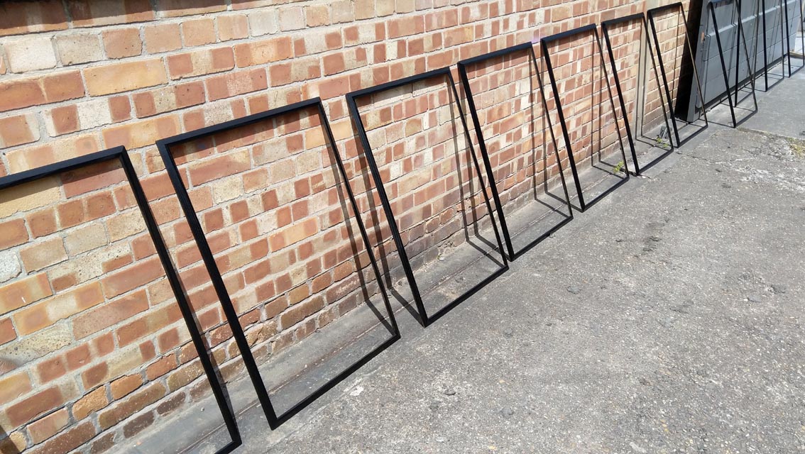 CF_Framing's tweet image. Soak up that sunshine!  These were 20 frames we've made for the NHS, drying off after being sprayed black. #custommadeframes #pictureframe #photoframe