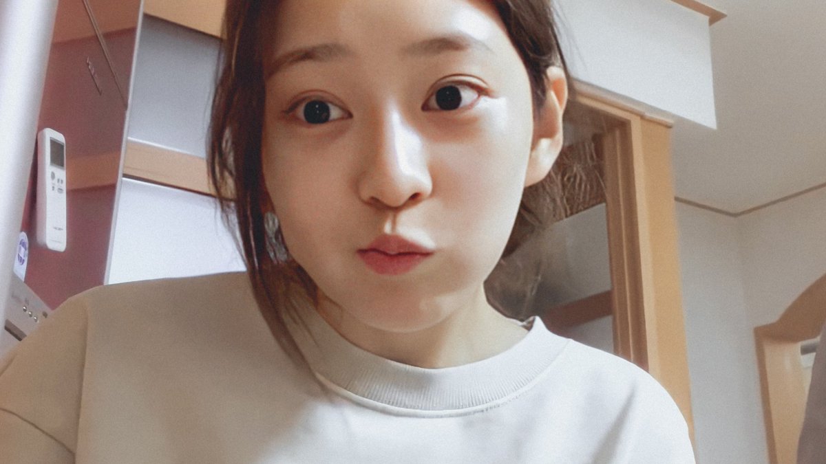 capthismoment's tweet photo. #아이즈원 #IZONE
#김민주 https://t.co/4eZj1AOn8t