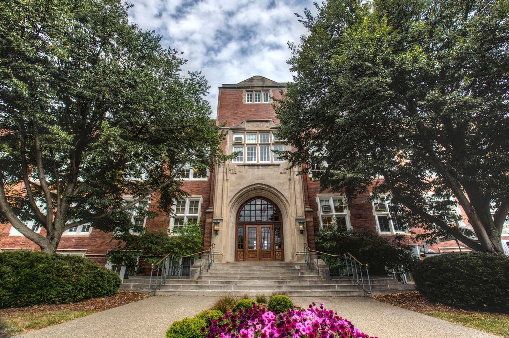 MuskieAdmission's tweet photo. Muskie Preview Day 1 is here! Even though we desperately wish all of our Future Muskies were on campus, we can't wait to "see" you today during your virtual orientation🙌 We hope you have the best day! Don't forget to ask questions & be yourself😎 #MuskiePreview #remoteMuskingum https://t.co/rp7VNYhET1