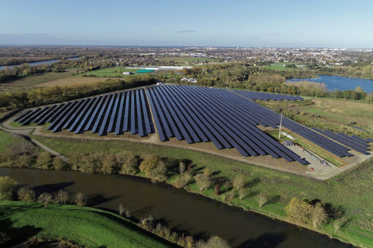 solsticegroupe's tweet photo. ☀️💡La production d’électricité d’origine renouvelable en France a atteint un niveau record de 37,6 TWh au 1er trimestre 2020, soit 32,1% de plus qu'au 1er trimestre 2019. Un pas de plus vers les #EnR ! ➡️ https://t.co/DjFsbpeYav. #TransitionEnergetique #ENR #Photovoltaique https://t.co/Xnm7IrHBkJ