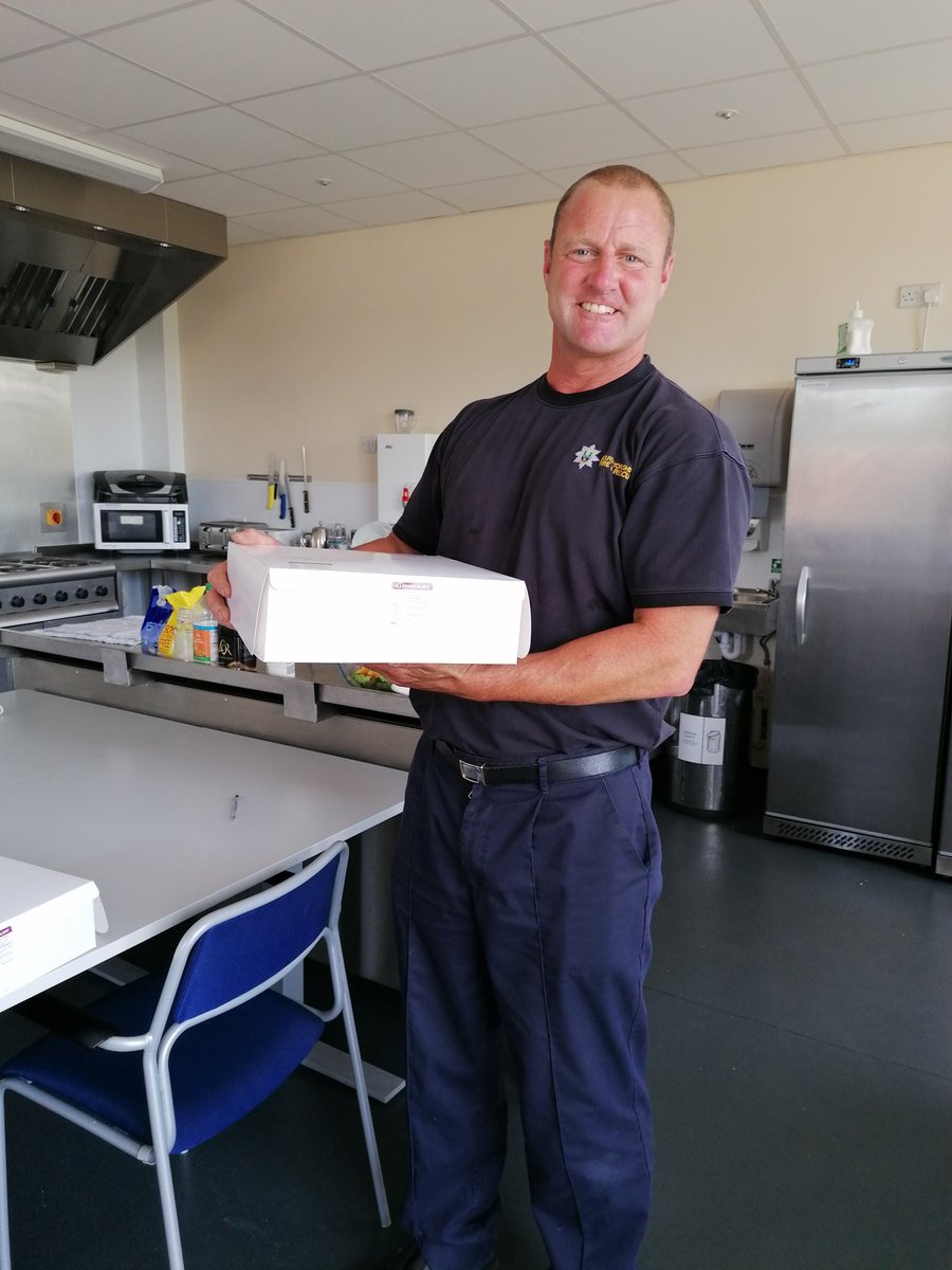 bevo164's tweet photo. S12 firestation and weston Park, receiving today's bakes 😁 @lenunwin @GrayMaxene @sheffcol @TheSilverPlate_ https://t.co/sj0IUT7DKO