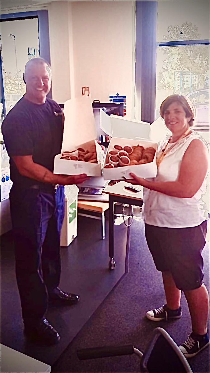 bevo164's tweet photo. S12 firestation and weston Park, receiving today's bakes 😁 @lenunwin @GrayMaxene @sheffcol @TheSilverPlate_ https://t.co/sj0IUT7DKO