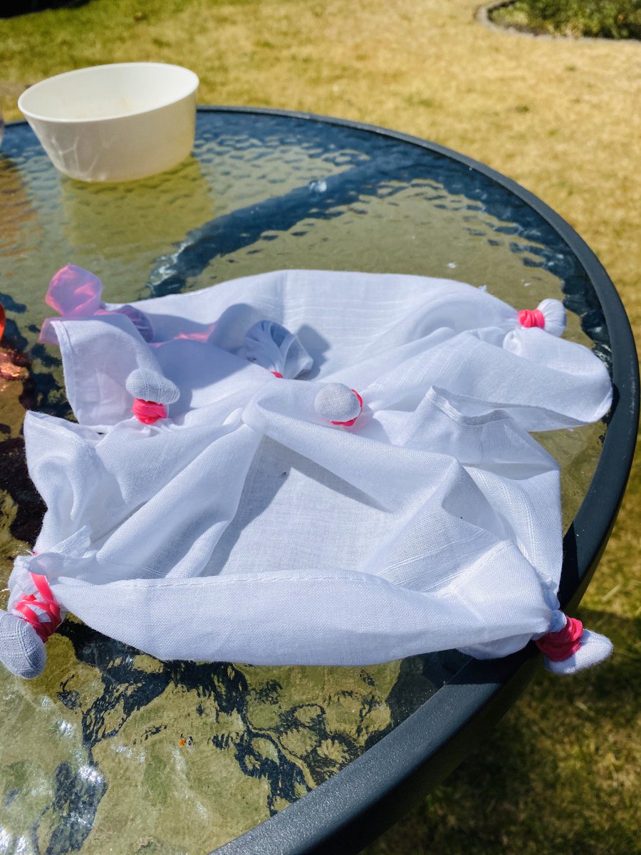 Akshayaa3387's tweet photo. @longmoorcps D decided to try some cloth dyeing today. https://t.co/9FZBmxOLUt