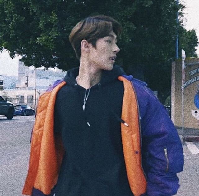 the way he stands in the same manner im devastated