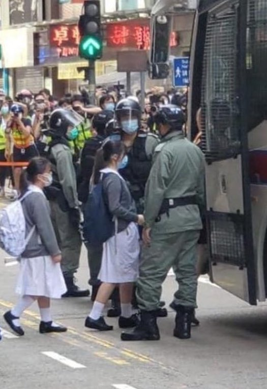 anderscorr's tweet photo. "It’s a crime for teenagers going out," @bolovehk said about Hong Kong. Police arrested ~200 today, including children. 
https://t.co/g7oViYH8iB #billie #postmalone #lizzo #harrystyles #mariahcarey #taylorswift #dababy #michaelbuble #juicewrld #lukecombs #pentatonix #ariana https://t.co/CukOMswJKX